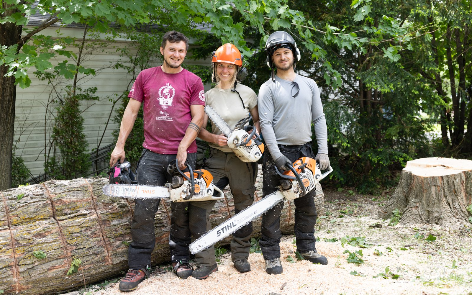 L'&eacute;quipe d'Arbor&eacute;e : Florian, Jessica et Samuel, arboristes sp&eacute;cialis&eacute;s en &eacute;lagage et abattage d'arbres &agrave; Montr&eacute;al, Laval et sur la Rive-Sud.